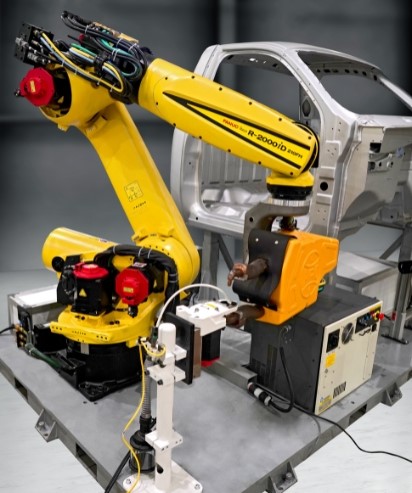 types of welding robots, seam tracking welding advantages of robotic welding